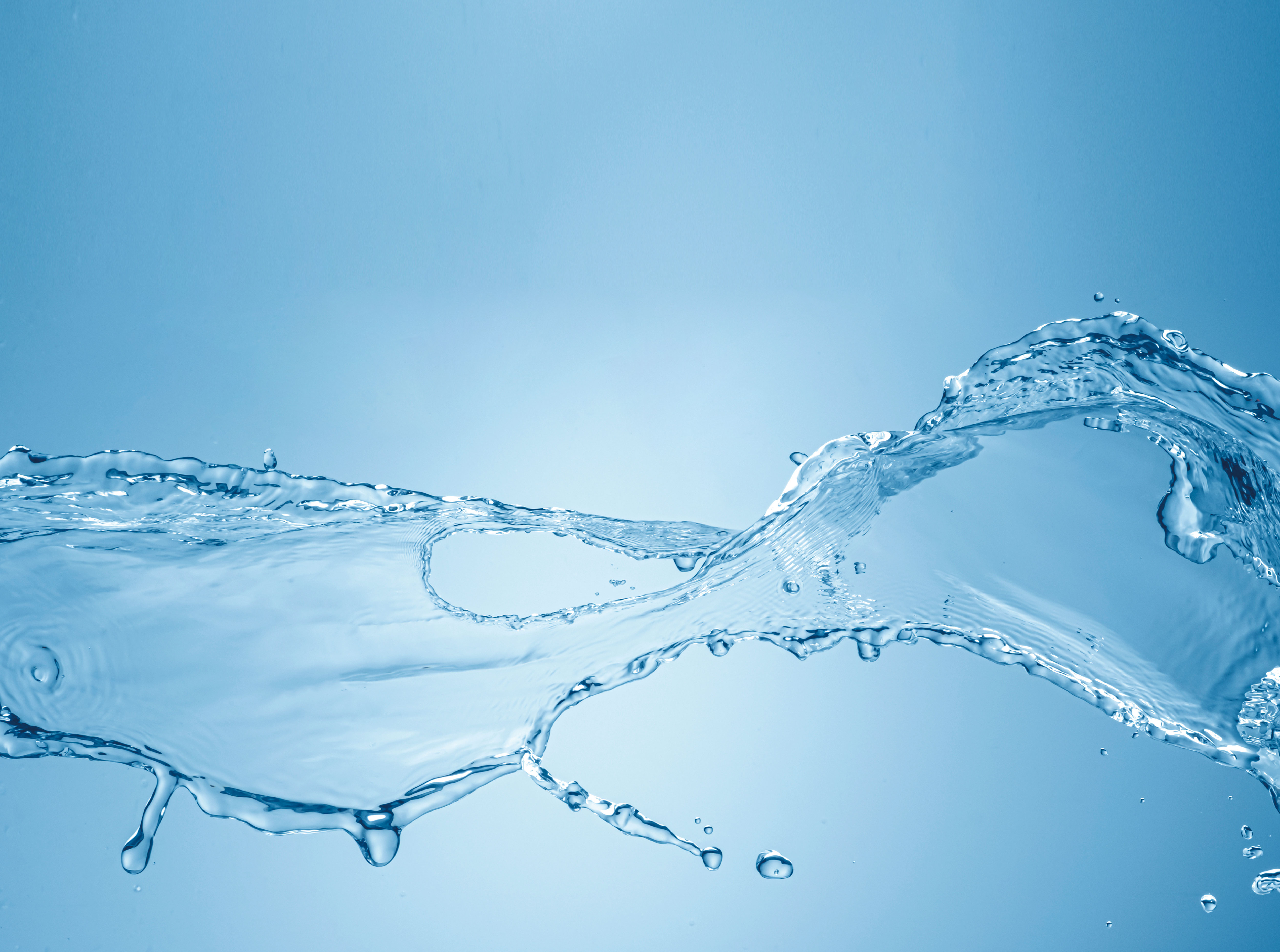 water-splash-isolated-blue-background
