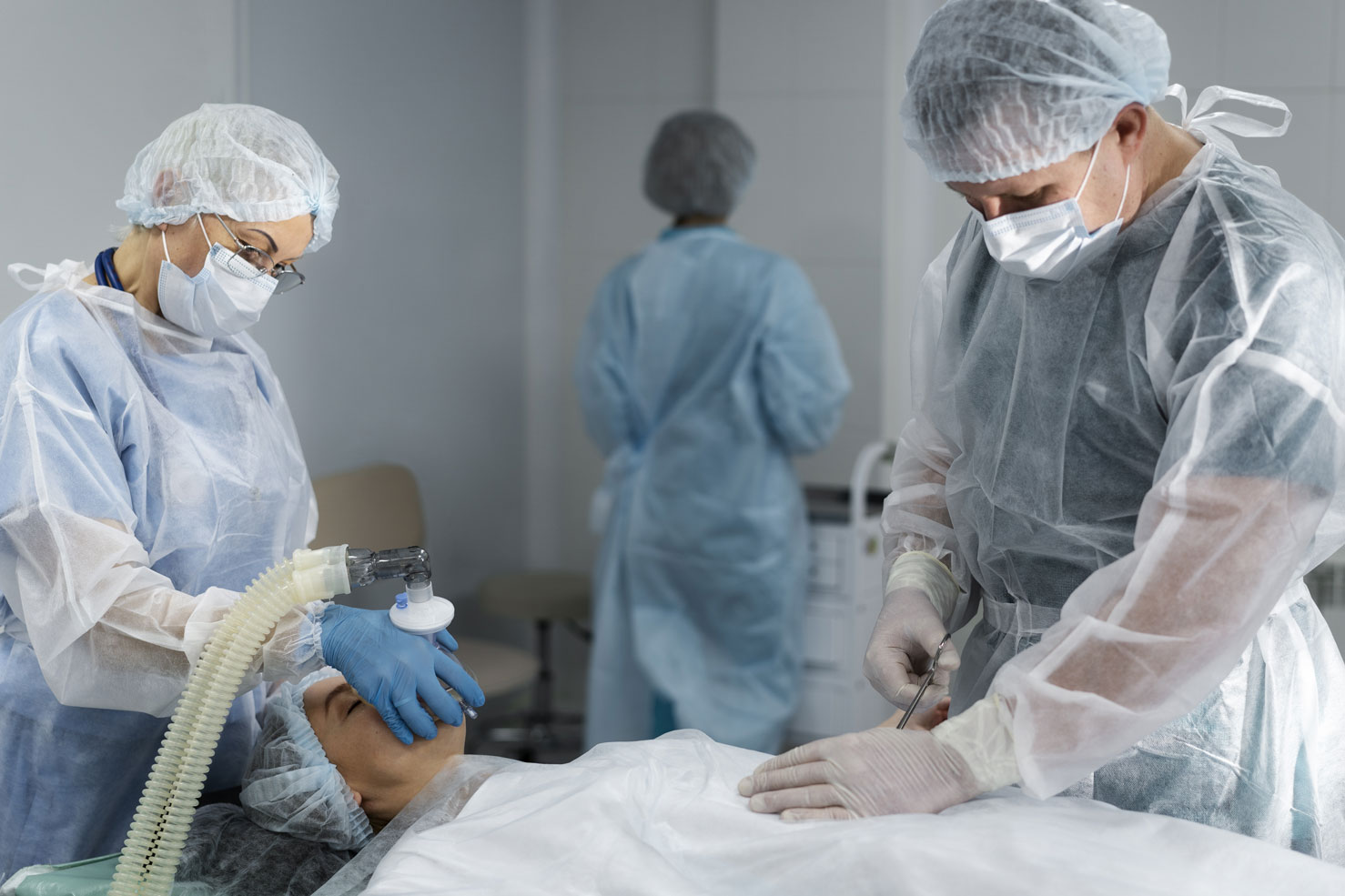 medical-team-with-patient-operator-room