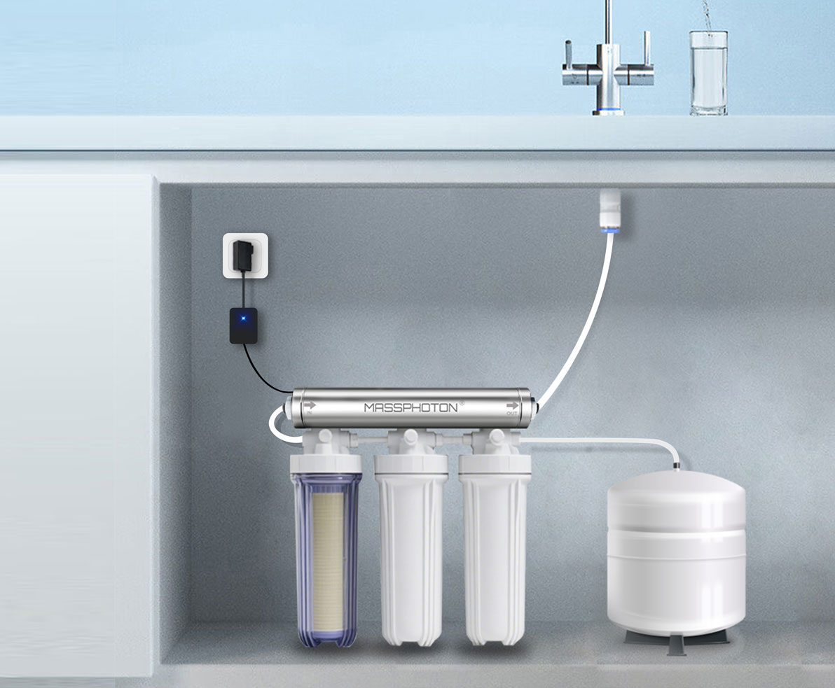 Instant sterile drinking water from a UV-equipped kitchen faucet
